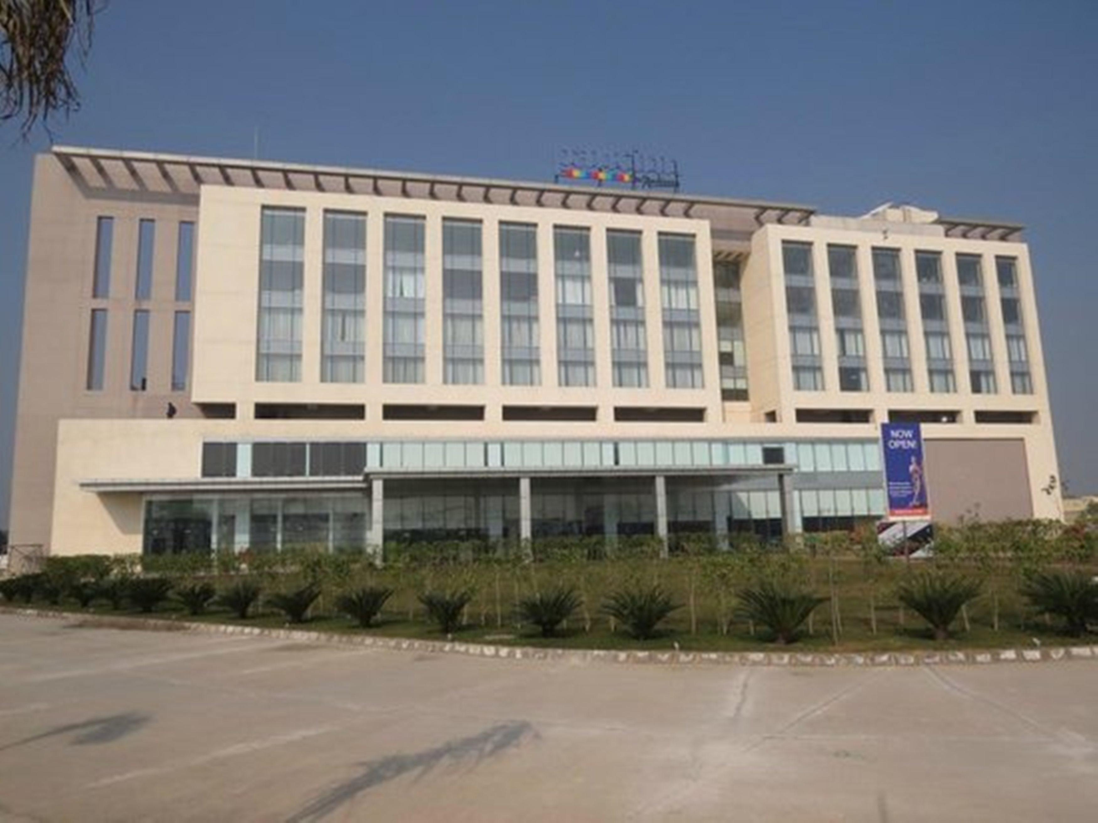 Park Inn By Radisson Gurgaon Bilaspur Manesar Exterior photo