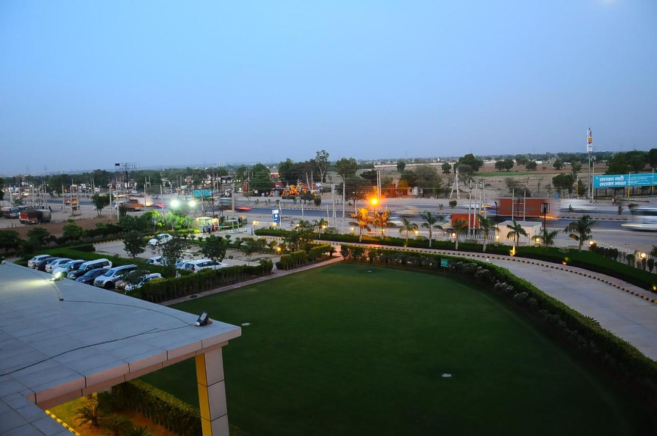 Park Inn By Radisson Gurgaon Bilaspur Manesar Exterior photo